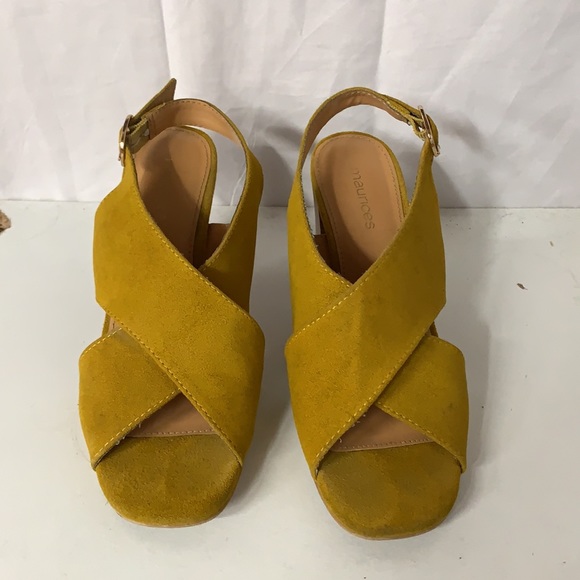 Yellow heels - Picture 4 of 4